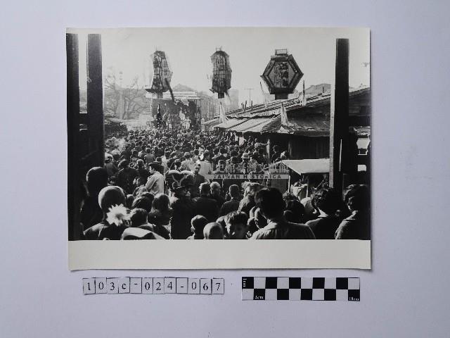 黃則修攝人群藏品圖，第1張