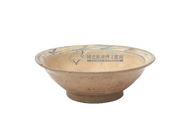 青花黃釉寫意花紋折沿大碗藏品圖，第1張