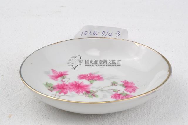 金口五彩折枝花卉紋瓷碟藏品圖，第1張