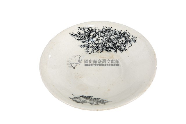 黑彩印花花草紋白地瓷盤藏品圖，第1張