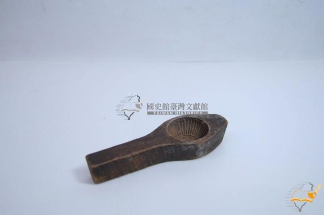 木胎圓形菊花紋製糕模具藏品圖，第1張