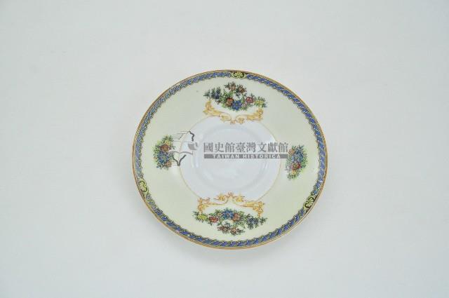 醬口五彩貼花折枝花卉紋咖啡碟藏品圖，第1張