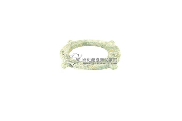 帶四突起玦形耳飾藏品圖，第1張