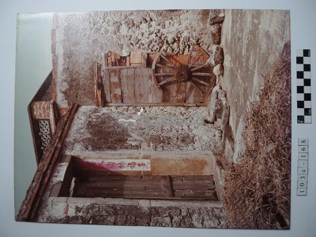 澎湖咾咕石厝門前藏品圖，第1張