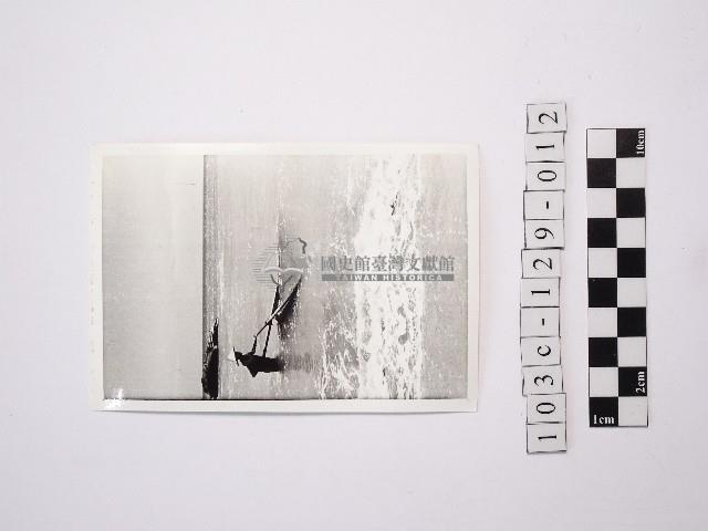 黃則修攝一名戴著斗笠的人藏品圖，第1張