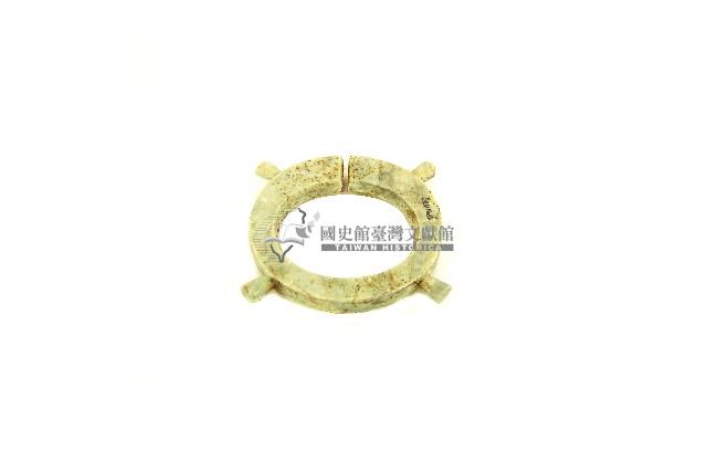 帶四突起玦形耳飾藏品圖，第1張