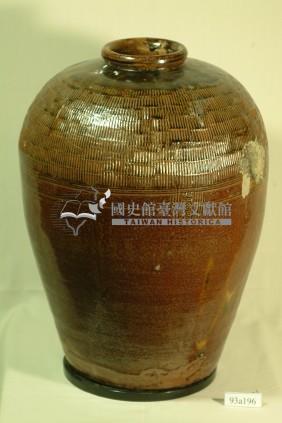 紅露酒印款深紅褐釉拍打印紋窄口豐肩式陶甕藏品圖，第1張