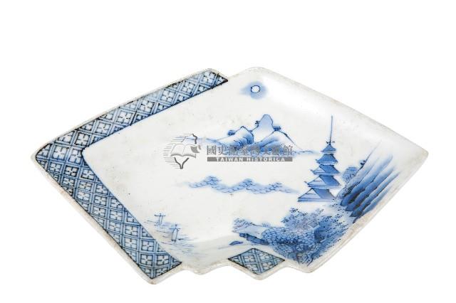 青花山水樓閣襷紋雙結型皿藏品圖，第1張