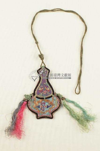 床前瓶形刺繡吊飾2件藏品圖，第1張