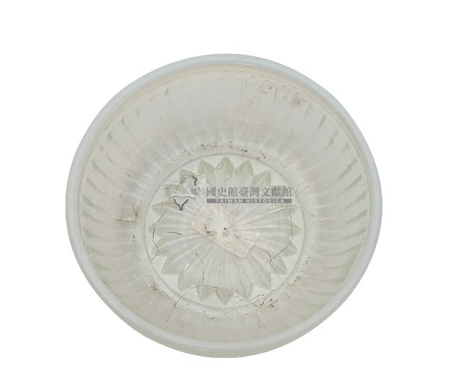 乳白色蓮瓣紋玻璃洗藏品圖，第1張