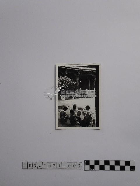 黃則修攝婦人與女童藏品圖，第1張