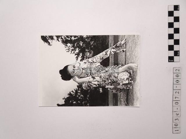 黃則修攝女藝人劉明藏品圖，第1張