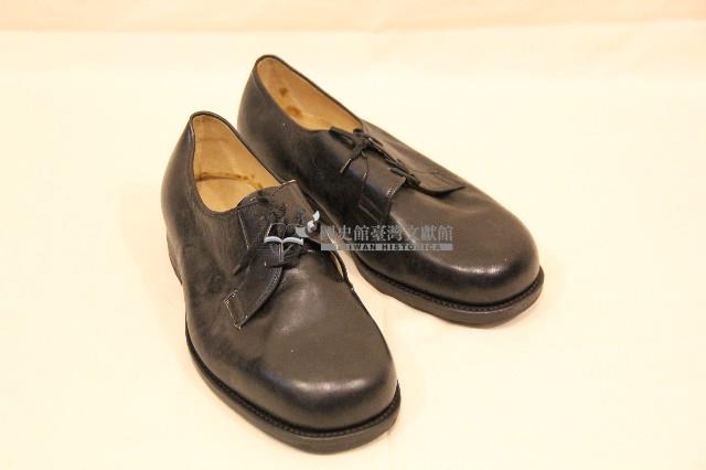 林衡道所用的黑色素面綁帶德比式皮鞋藏品圖，第1張