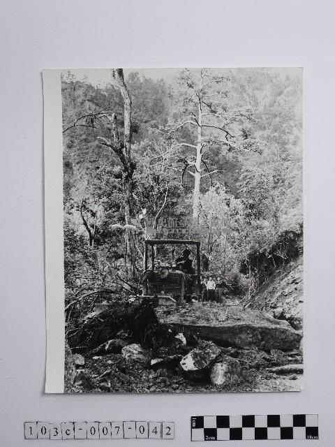 黃則修攝開山重械之入侵藏品圖，第1張