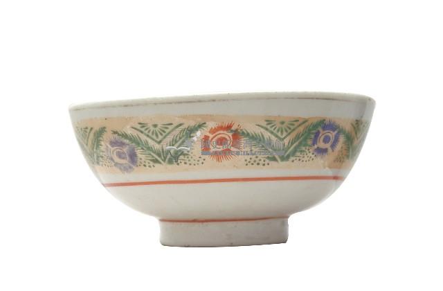 釉上彩變體花草紋碗藏品圖，第1張