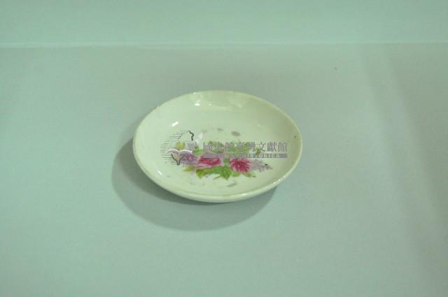 白地印花彩繪折枝玫瑰紋瓷碟藏品圖，第1張