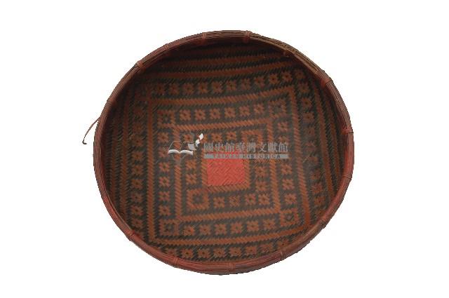 竹編黑紅混色四方菱紋無目米篩藏品圖，第1張