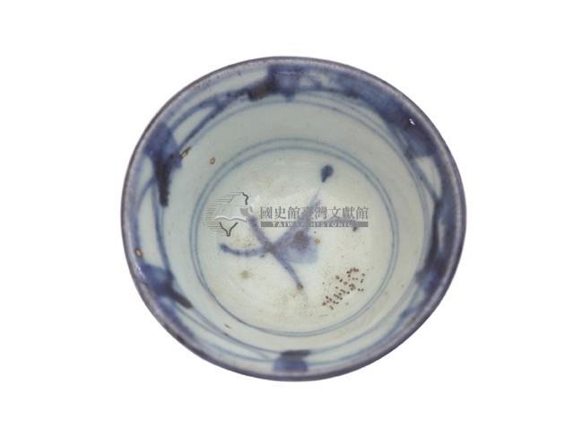 青花寫意纏枝花卉紋茶杯藏品圖，第1張