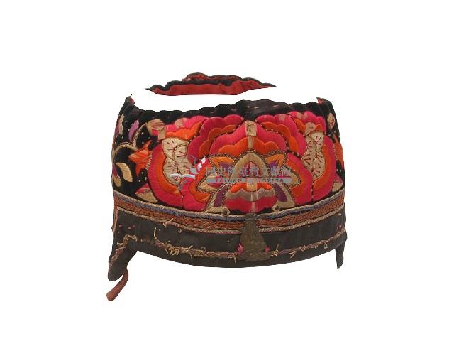 黑色花朵繡樣童帽藏品圖，第1張