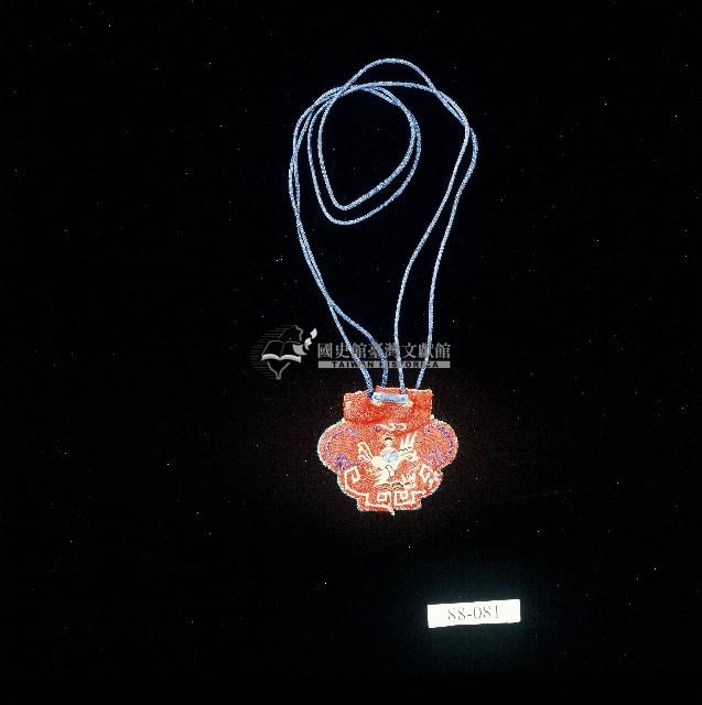 紅色乘鶴圖樣刺繡袋藏品圖，第1張