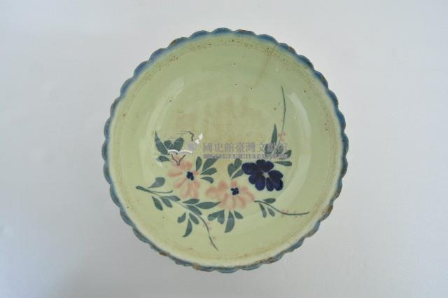 釉上彩折枝花卉紋缽藏品圖，第1張