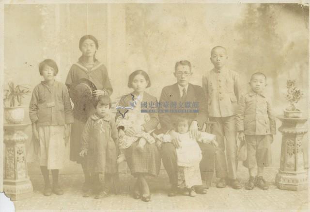 家庭合照老照片藏品圖，第1張