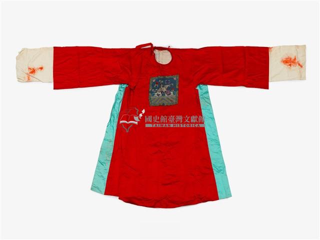 紅色白鶴繡樣長擺戲服藏品圖，第1張