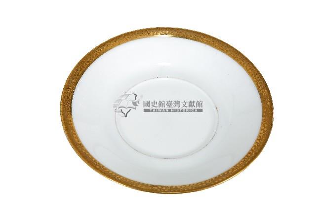 金口卷草紋白地瓷盤藏品圖，第1張