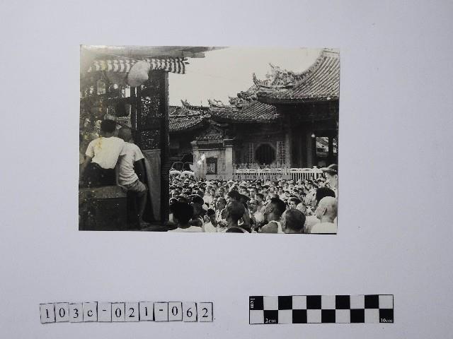 黃則修攝人潮藏品圖，第1張