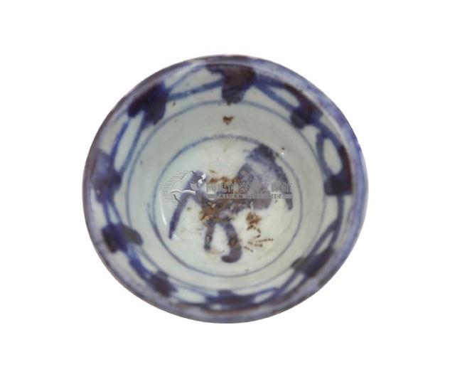 青花寫意纏枝花卉紋茶杯藏品圖，第1張