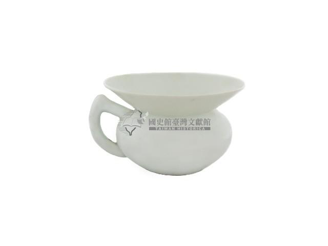 提把白瓷唾壺藏品圖，第1張