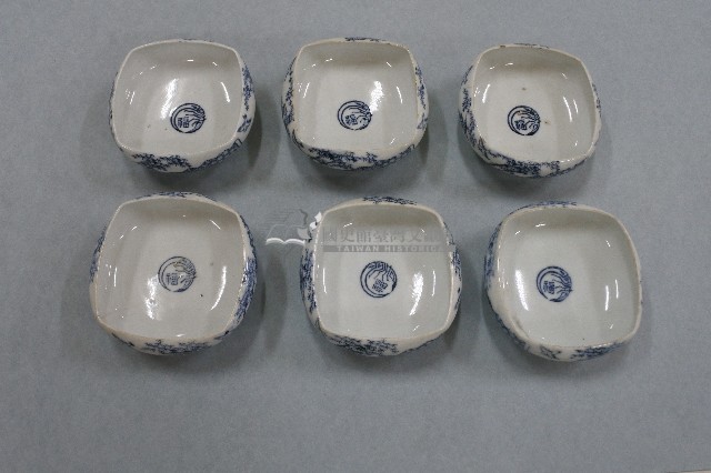 青花錦地庭院紋方型斂口碗（多組）藏品圖，第10張