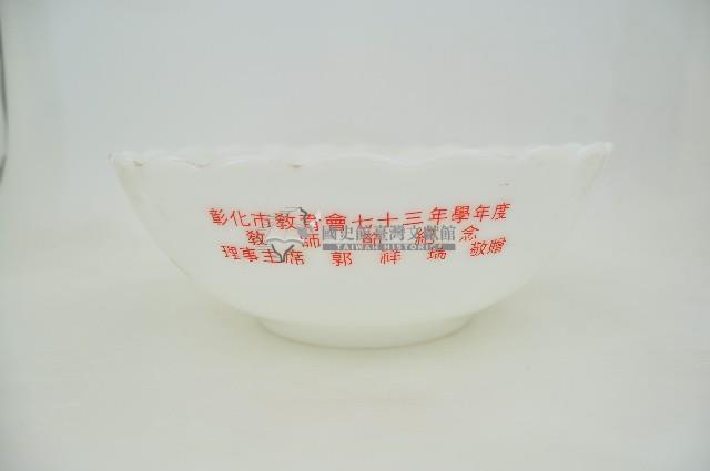 葵花口瓣型彩繪萱草紋白胎玻璃深腹碗藏品圖，第4張