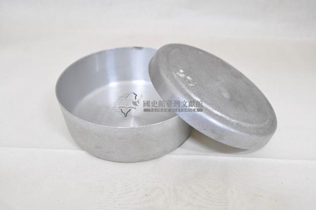 錫製圓形帶蓋便當盒藏品圖，第5張