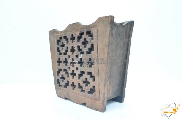灰胎鏤空矩形筷籠藏品圖，第2張