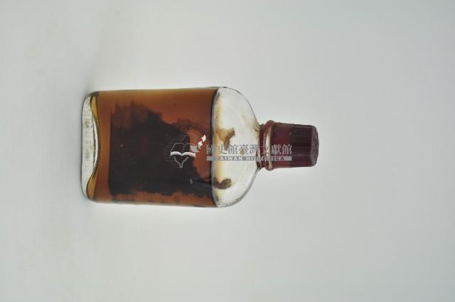 TAIWAN RUM樣品酒透明玻璃小型扁長方形酒瓶藏品圖，第2張