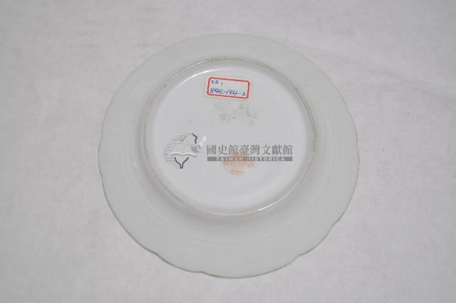 金邊花口粉彩府徽章款瓷盤藏品圖，第2張