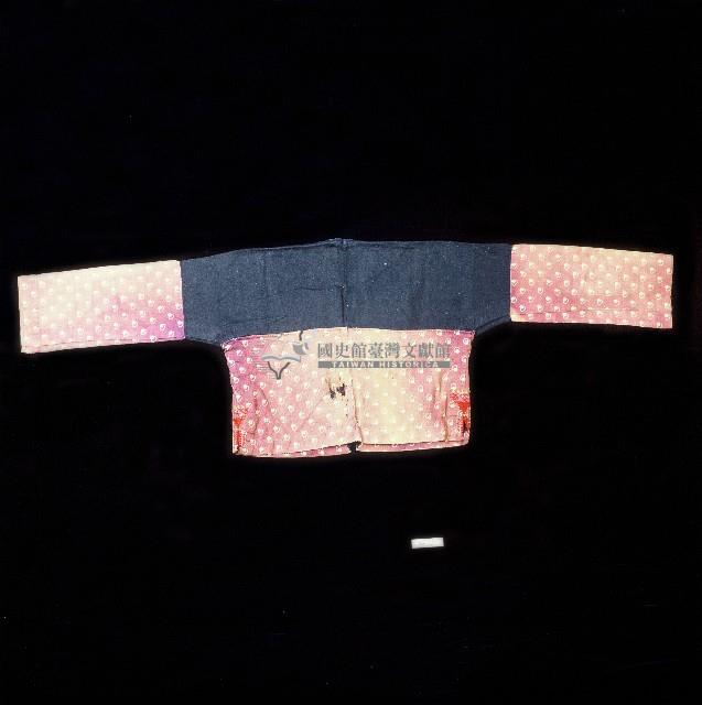 排灣族頭目貼飾衣藏品圖，第2張