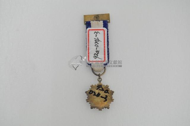 二等寶鼎襟綬小勳章藏品圖，第2張