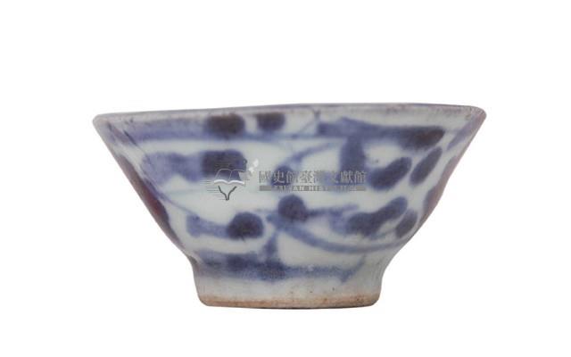 青花寫意纏枝花卉紋茶杯藏品圖，第2張