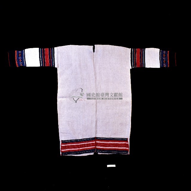 白色無領長袖上衣藏品圖，第2張
