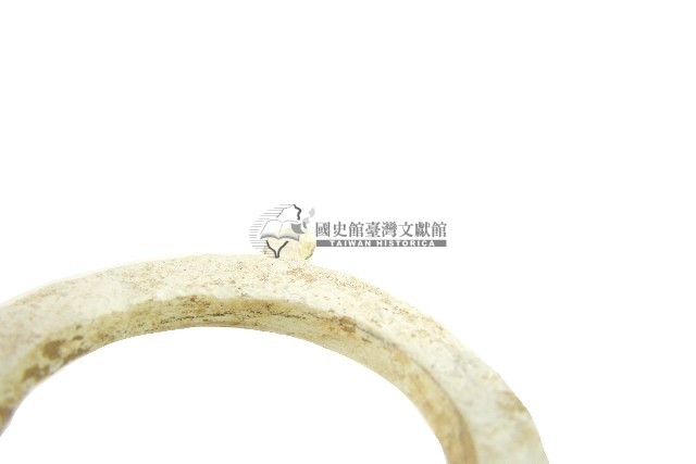 帶四突起玦形耳飾藏品圖，第2張