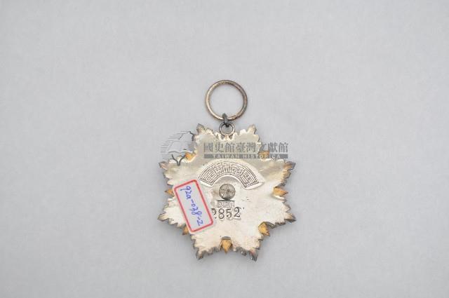 七等雲麾襟綬勳章藏品圖，第2張