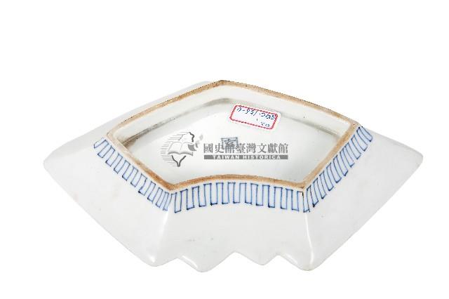 青花山水樓閣襷紋雙結型皿藏品圖，第2張