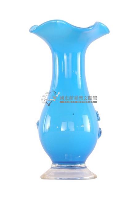 水藍色浮雕花卉紋細頸玻璃花瓶藏品圖，第2張