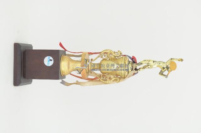 彰化縣第一屆水菊杯網球賽單打組亞軍獎座藏品圖，第2張