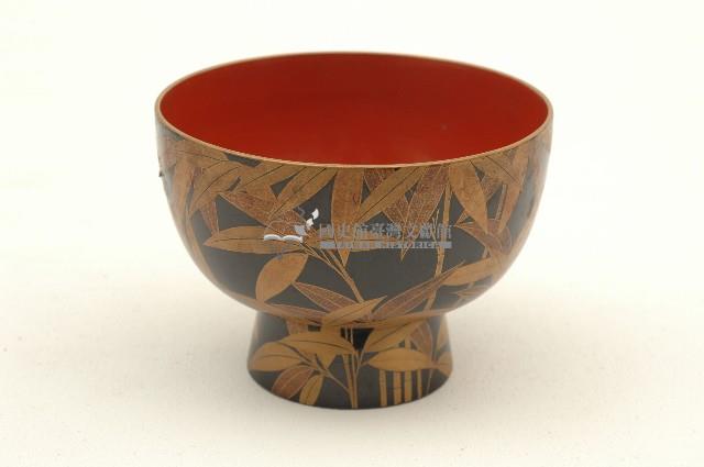 木胎圓形黑漆地平蒔繪高圈足椀藏品圖，第2張