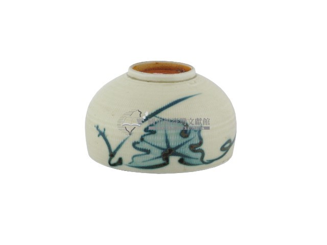 白地綠釉荷葉紋瓷杯藏品圖，第2張