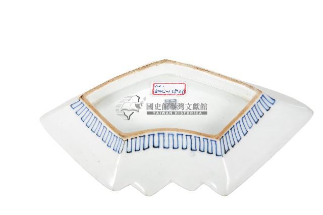 青花山水樓閣襷紋雙結型皿藏品圖，第2張