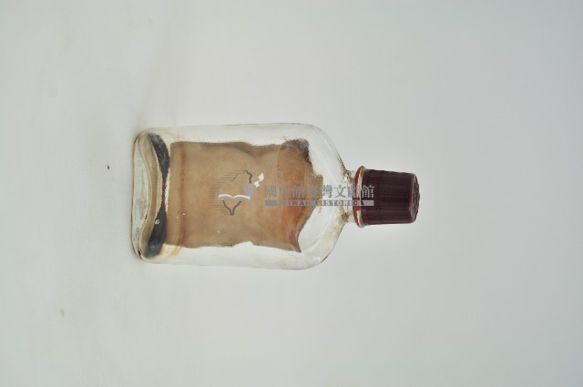 TAIWAN RUM樣品酒透明玻璃小型扁長方形酒瓶藏品圖，第2張